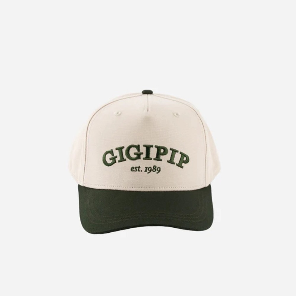 Gigi pip Trucker hat in dark green.